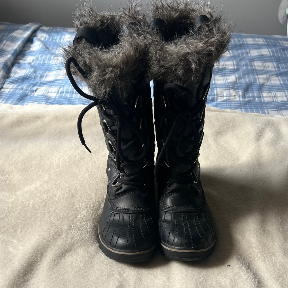 Women’s Sorel Black Faux Fur Lace-Up Winter Boots